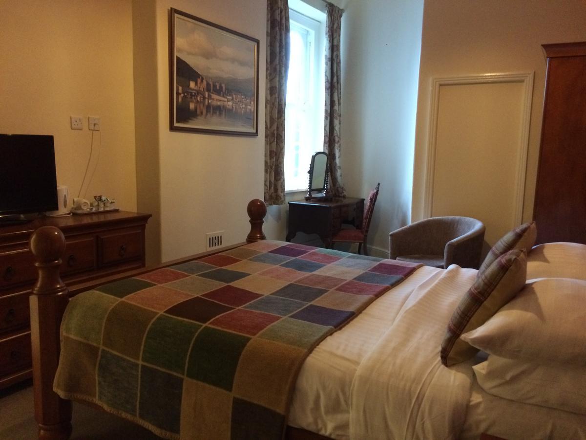 לאנרווסט The Eagles Hotel מראה חיצוני תמונה
